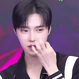 우영